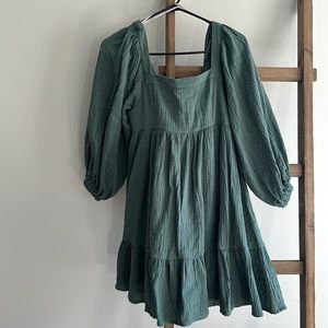Small- boutique green long sleeve midi dress